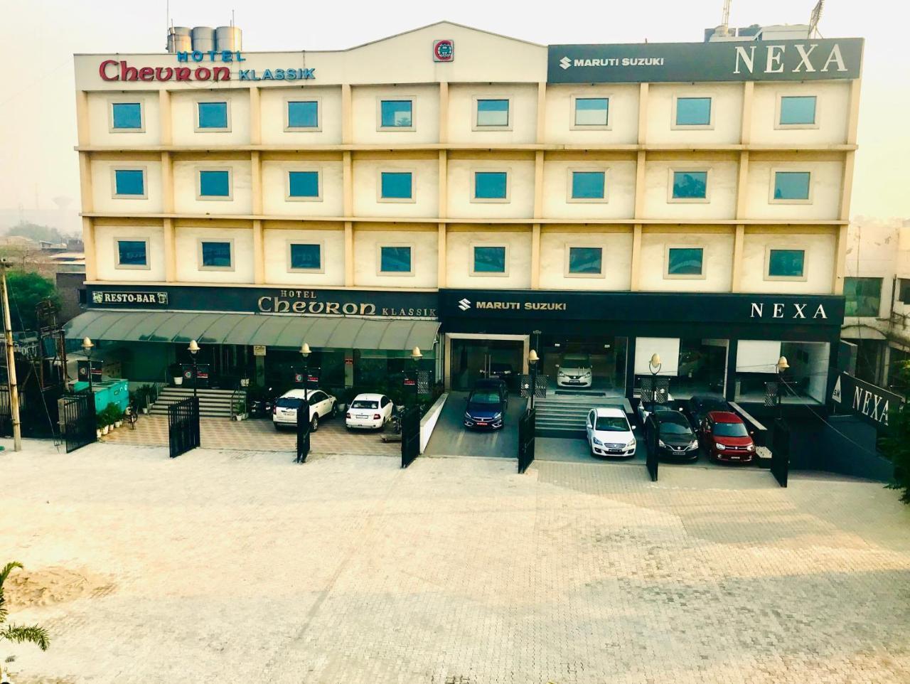 Hotel Chevron Klassik Ludhiana Exterior photo